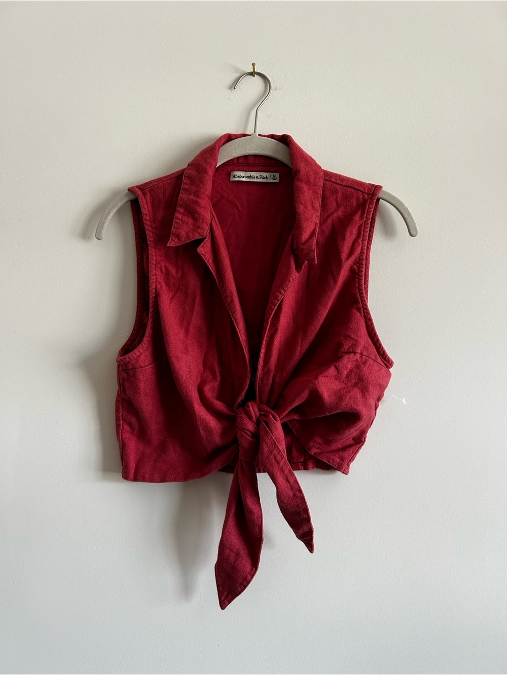 Abercrombie & Fitch Red Tie-Front Collared Sleeveless Crop Top